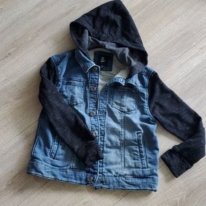 Boy's Long Sleeve Jean Jacket w/hood Art Class M